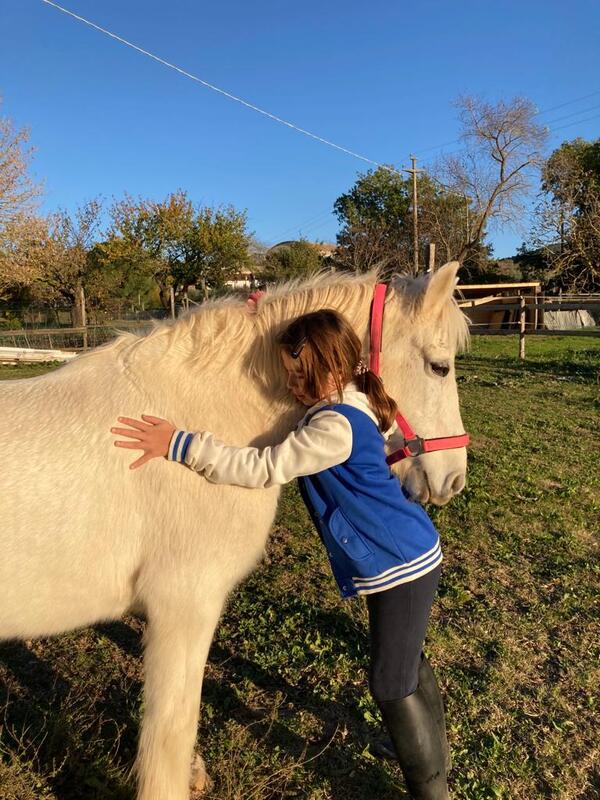 Cavallo con Bambina